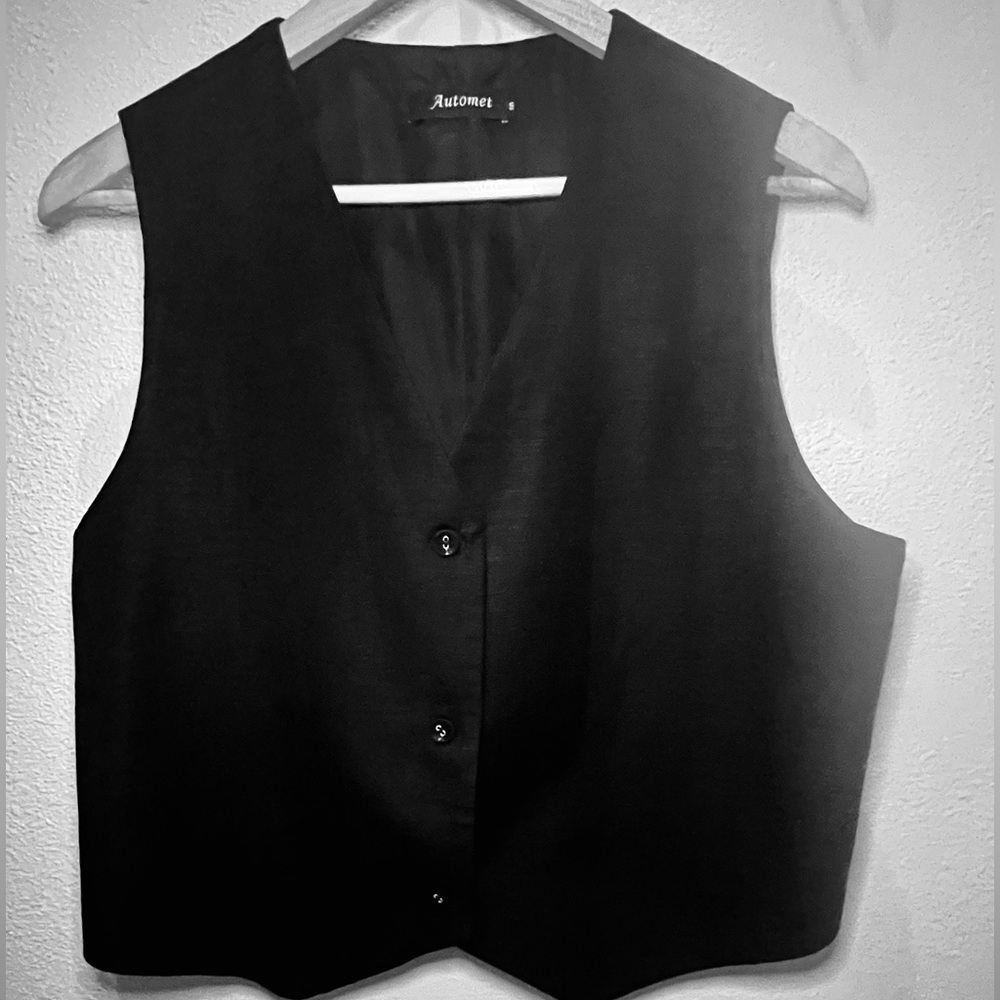Black Sleeveless Vest